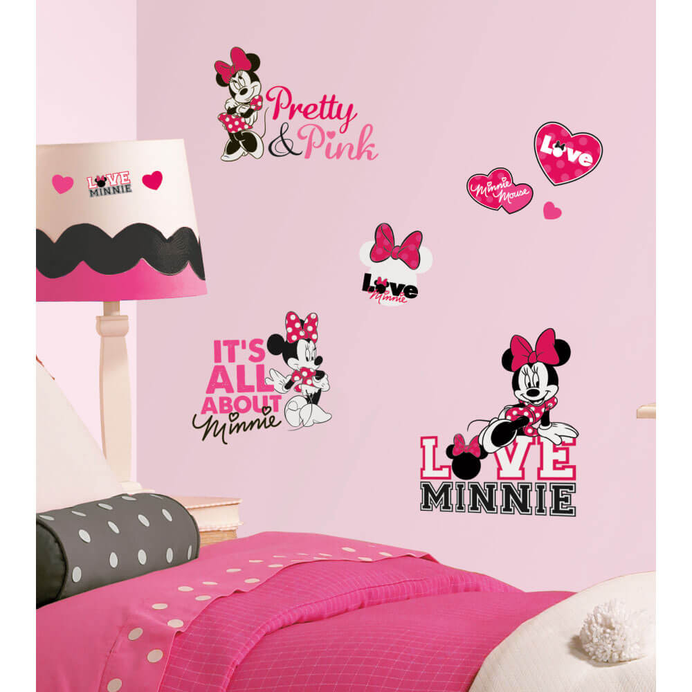 Minnie Loves Pink Wall Decals Installed | Wallhogs