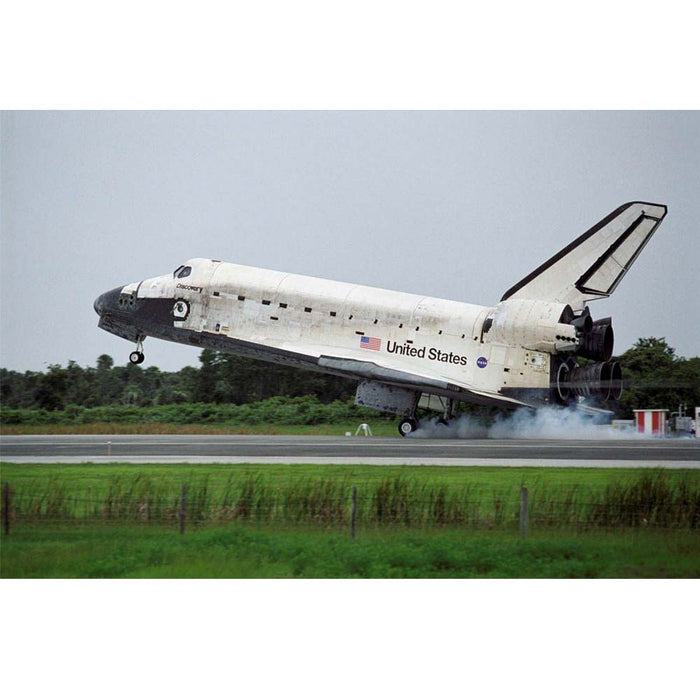 Shuttle Discovery Landing Gloss Poster Printed